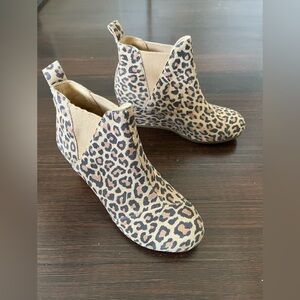 Toms Desert Tan Leopard Print Suede Boots